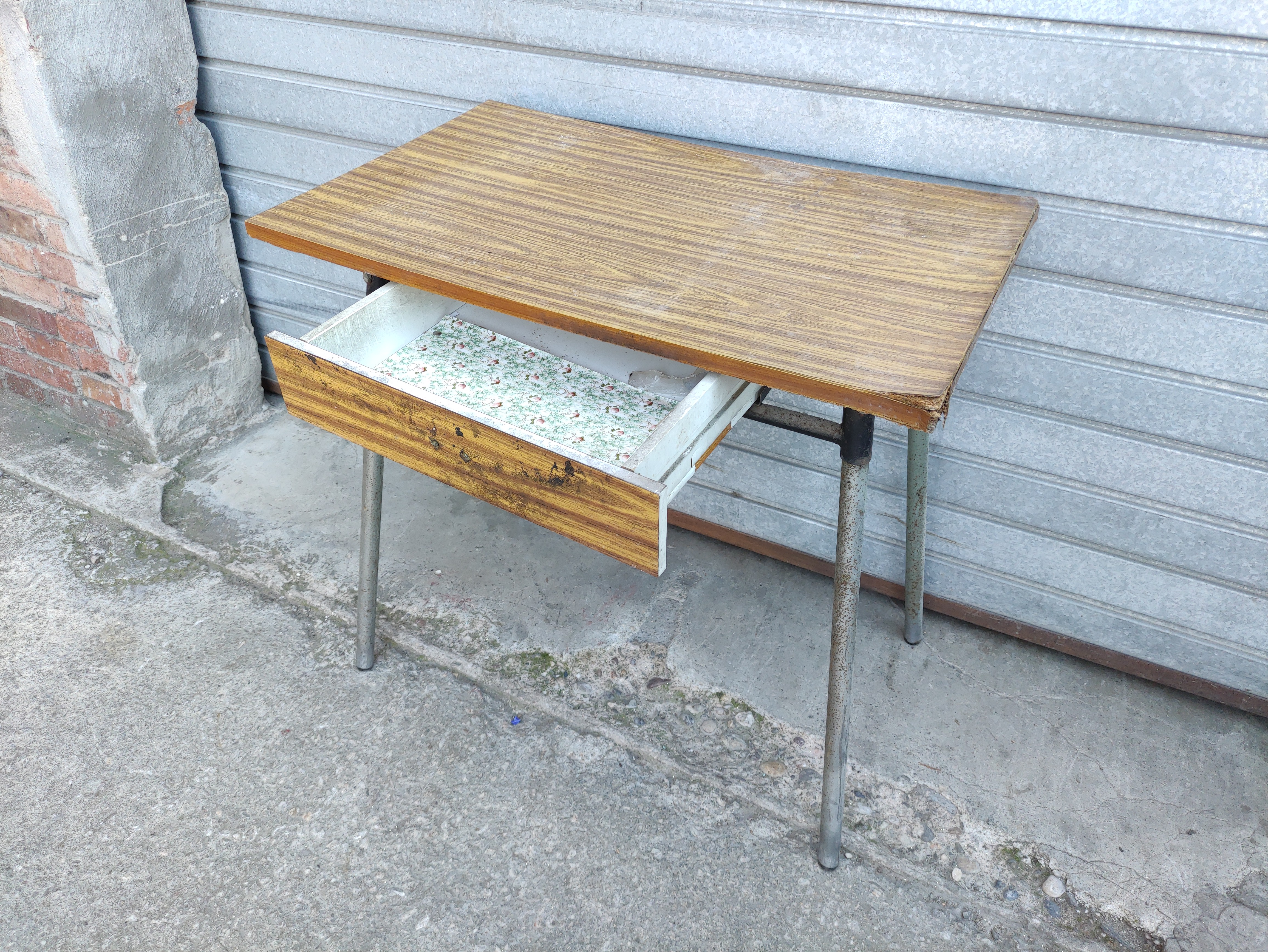 mesa formica hinchada inox 78x79x49 1u